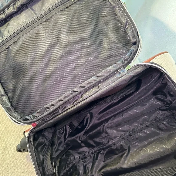 Guess Luggage - Picture 5 of 10
